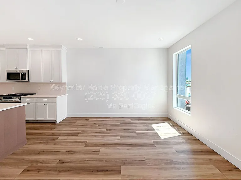 373 E Lombard Ln — Photo 6