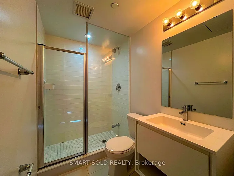 159 Wellesley St E #1706 — Photo 7