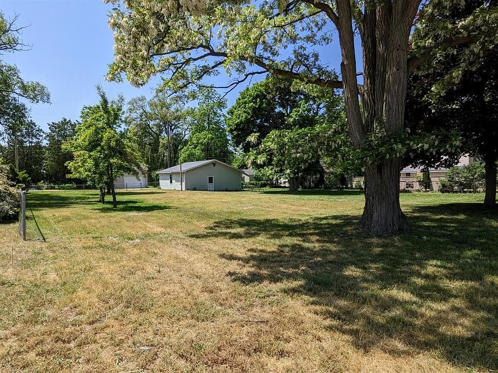 514 Cedar St, Elk Rapids, MI 49629 | MLS #78080006021 | Zillow