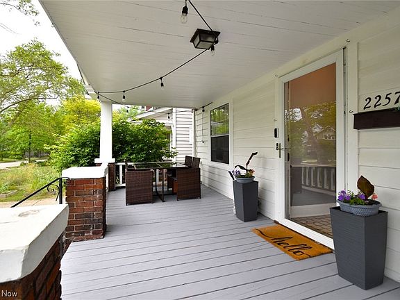 3rd image of 2257 Cottage Grove Dr