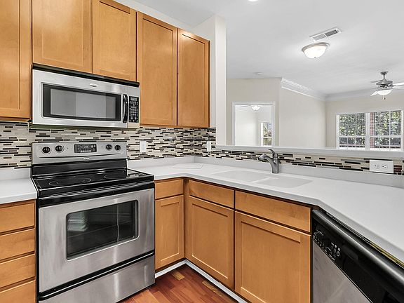 5th image of 1410 Basildon Rd