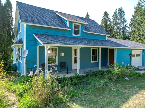 7574 Hedrick Rd, Harbor Springs, MI 49740