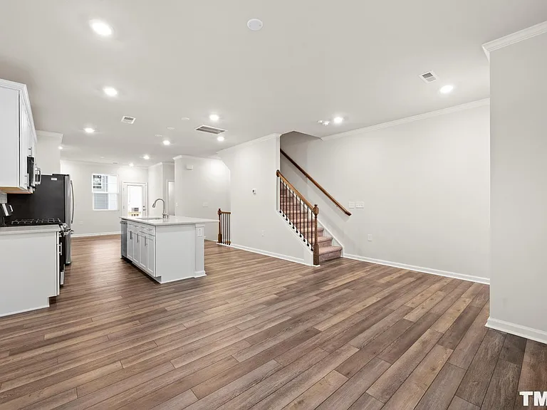742 Cormiche Ln — Photo 5