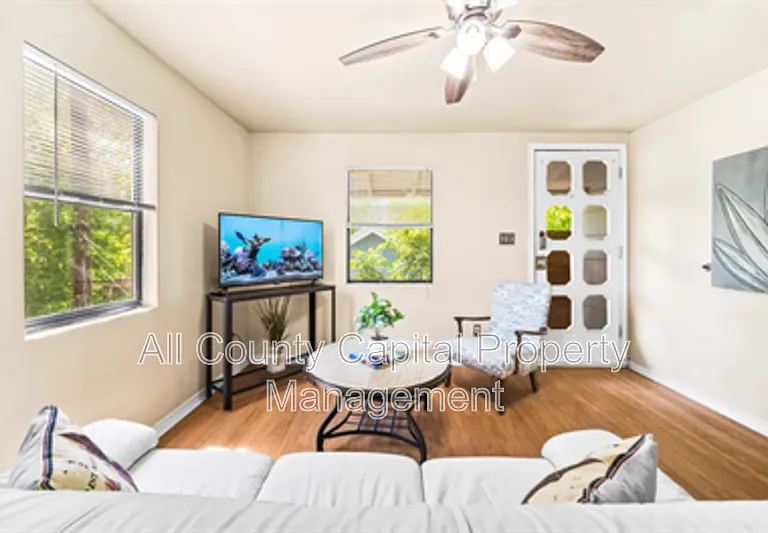 4812 Avenue G #B — Photo 3