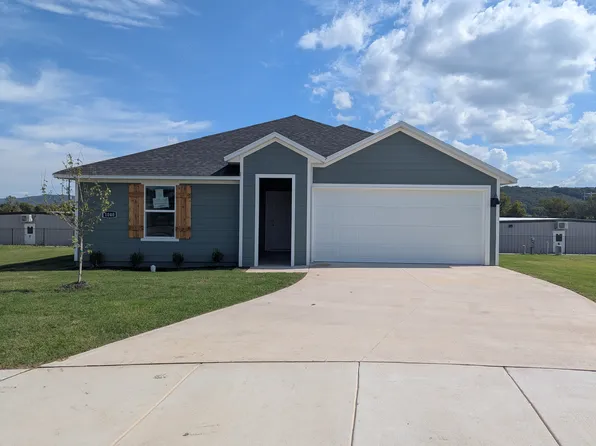 1040 Rently St, Prairie Grove, AR 72753