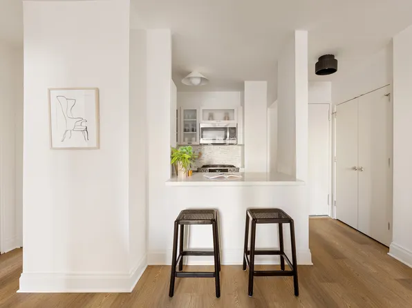 212 East 47th Street image 3 of 9