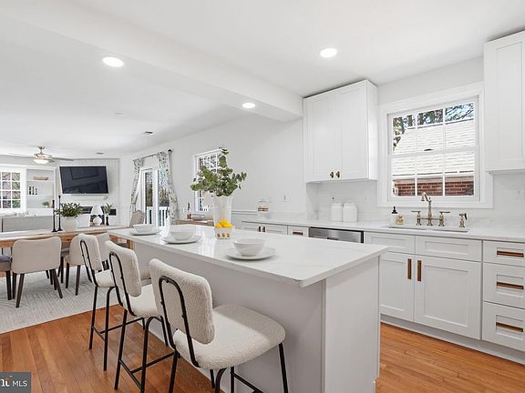 3rd image of 3524 Blair Rd