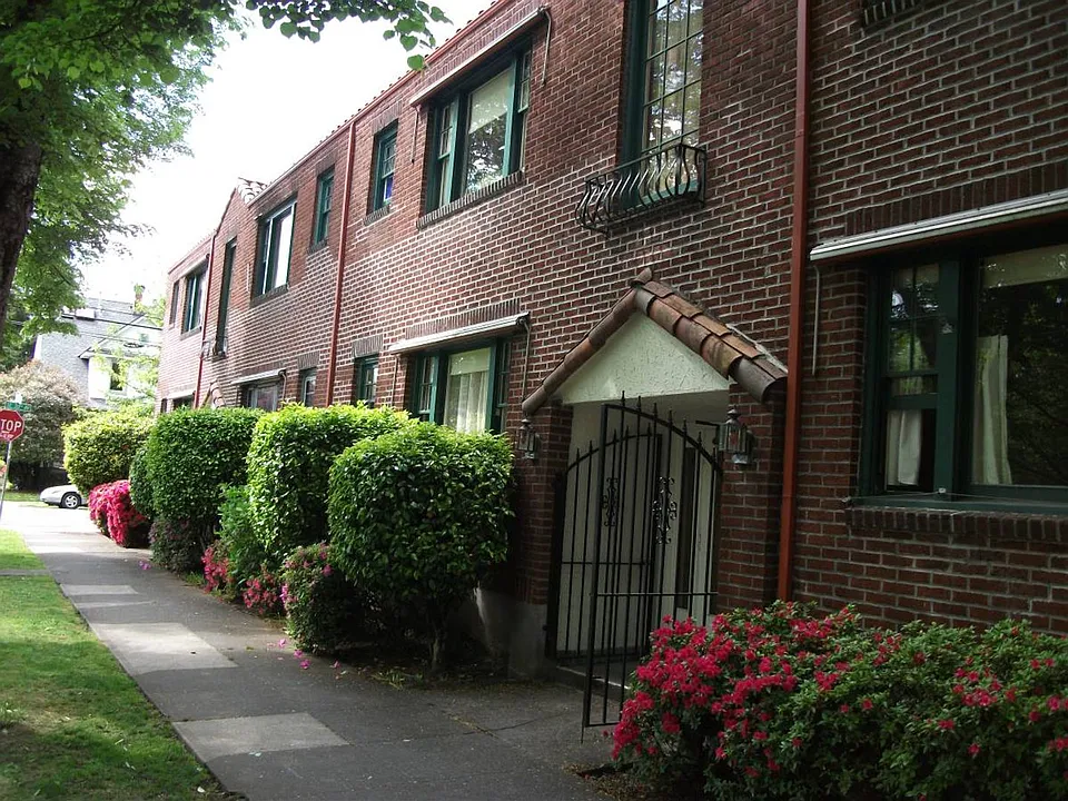 3005 SE Morrison St #4
