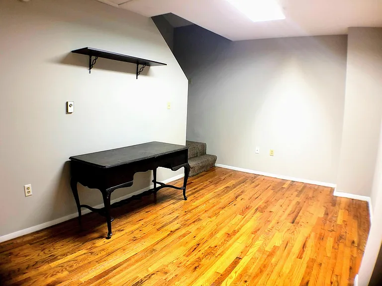 310 W Potomac St #8 — Photo 8