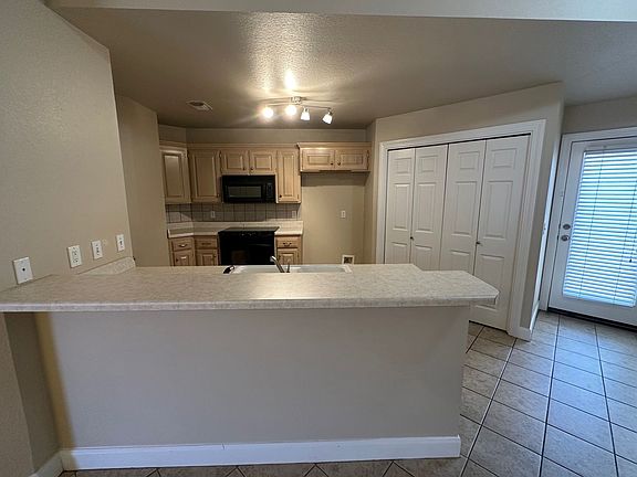 5th image of 3200 Hansford Dr Unit B