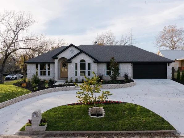 270 CHAPARRAL Street, Meadowlakes, TX 78654