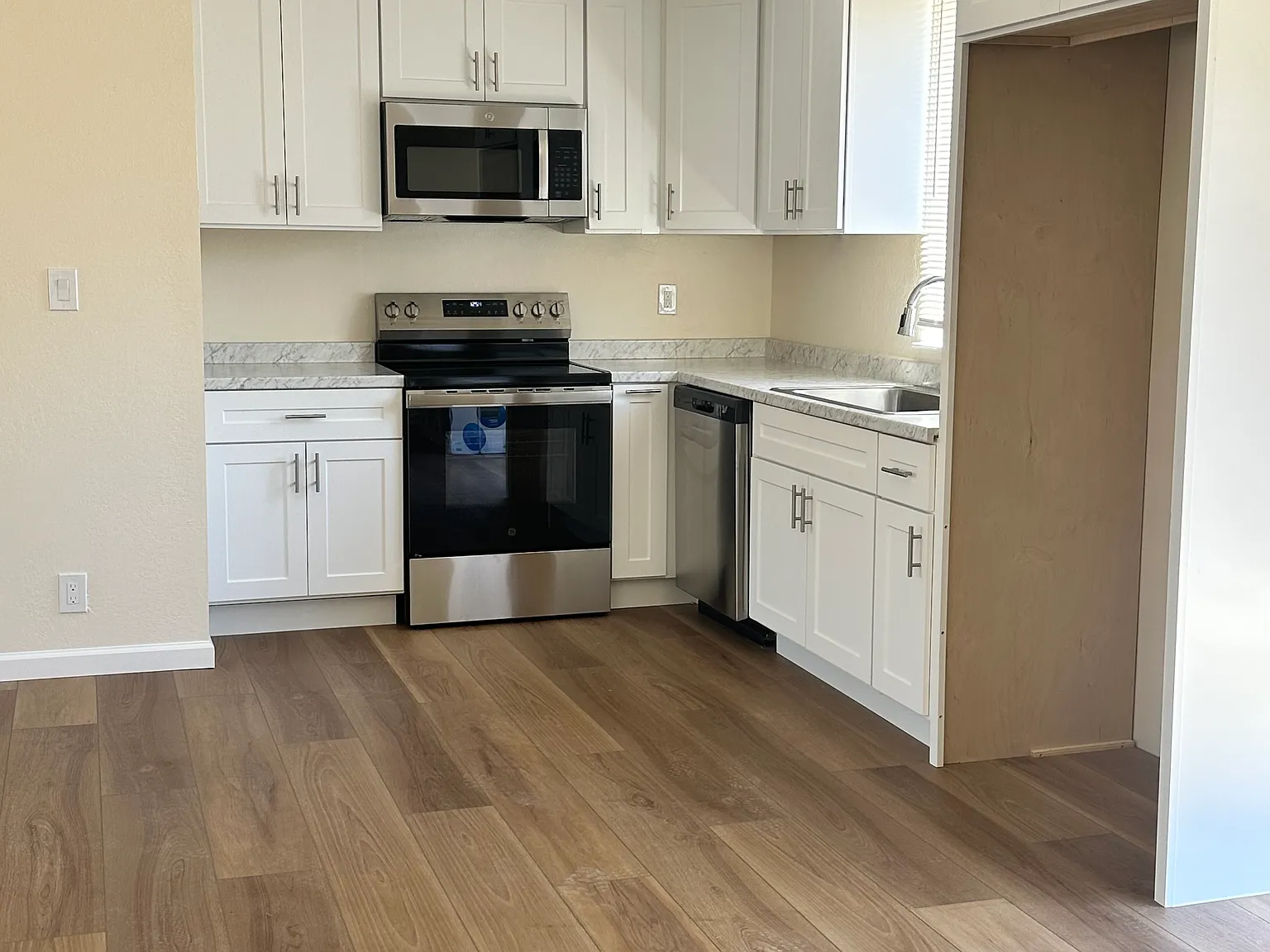 3 bed, 1119 sqft, $2,550 — Photo 3