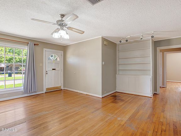 5th image of 620 Myra St