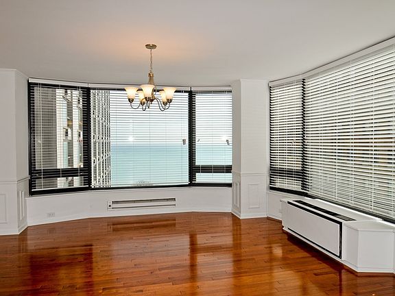 5th image of 1555 N Astor St APT 17SE