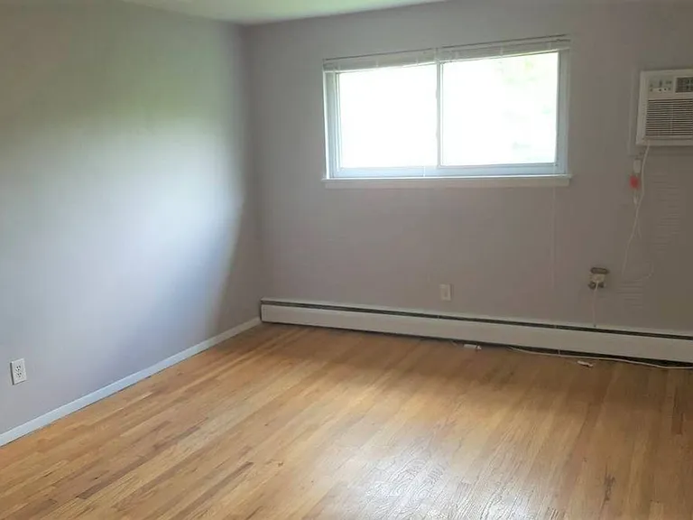 441 Ford St — Photo 2