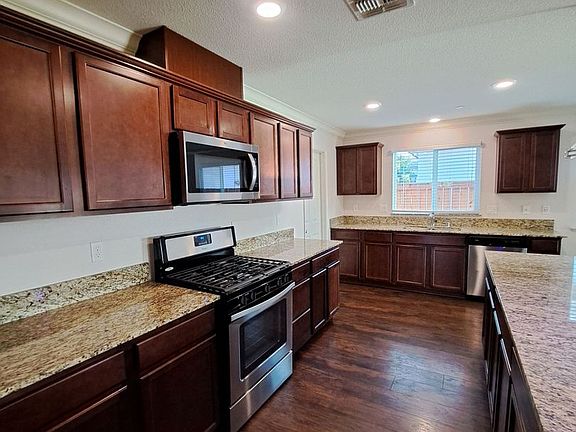 4th image of 2402 S Lind Ave