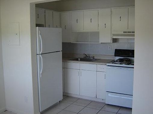 2nd image of 4732 SW 33rd Ave APT 205
