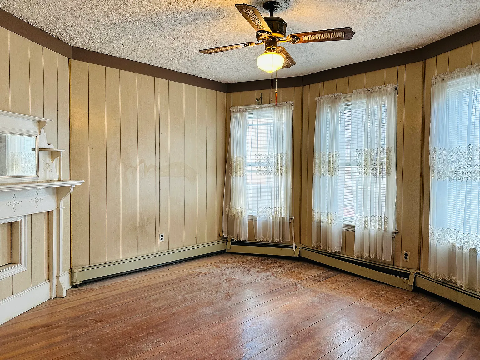 3 bed, 873 sqft, $3,900 — Photo 4