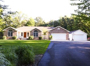 1464 W Nielsen Rd, Sanford, MI 48657