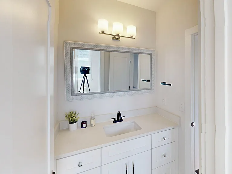 1220 Lomax Ave — Photo 41