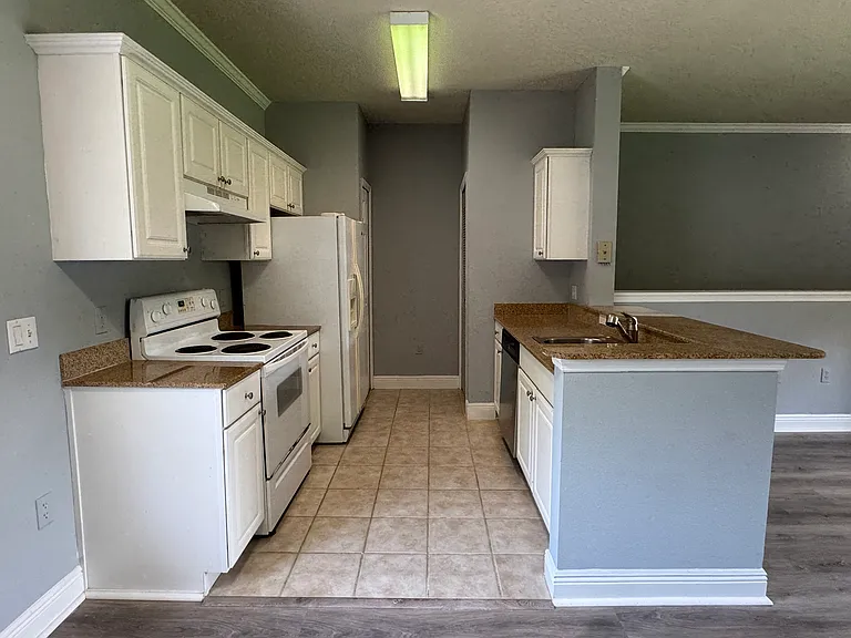 234 Southern Pecan Cir #202 — Photo 7