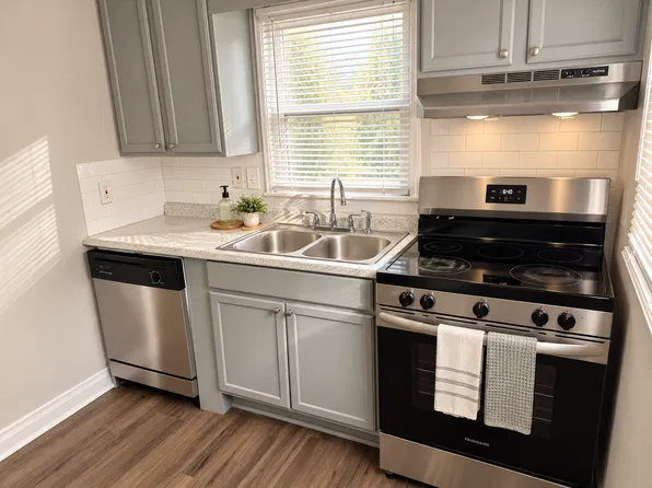 1410 E 82nd St, Kansas City, MO 64131