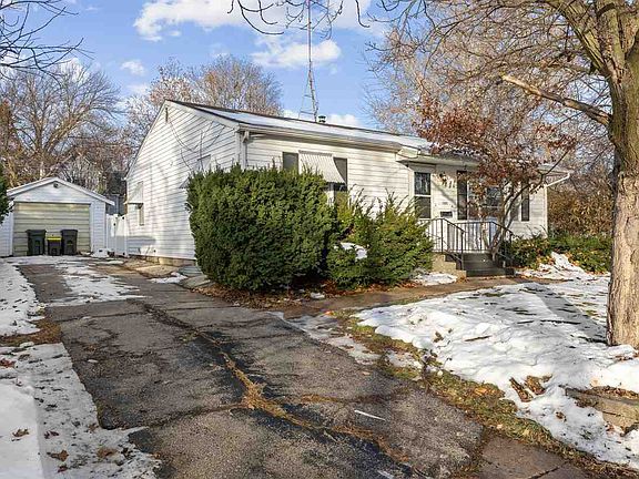 2nd image of 1305 Franklin St