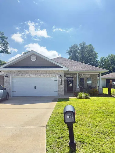 1405 Hickory St Photo 1