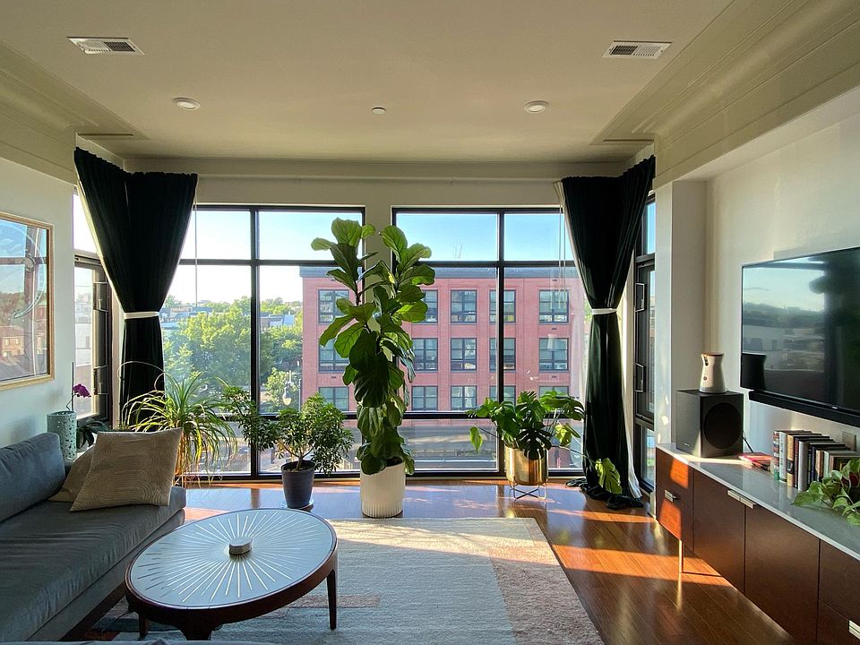 Living room with fully retractable curtains