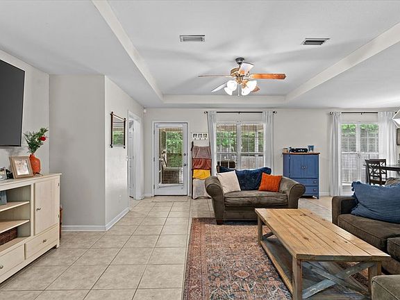 2nd image of 270 Melrose Ln