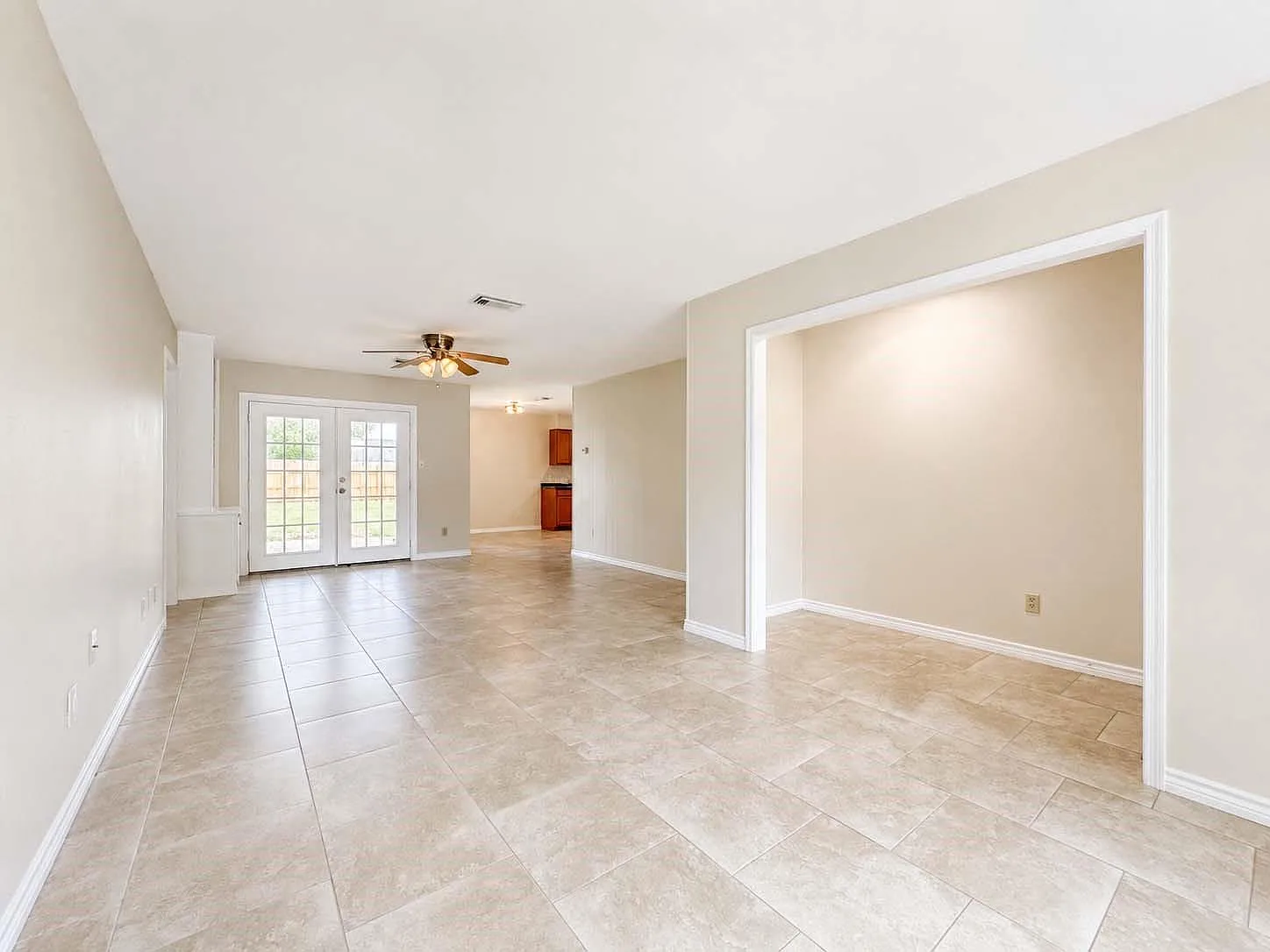 3 bed, 2.0 bath, 1279 sqft, $2,200 — Photo 4
