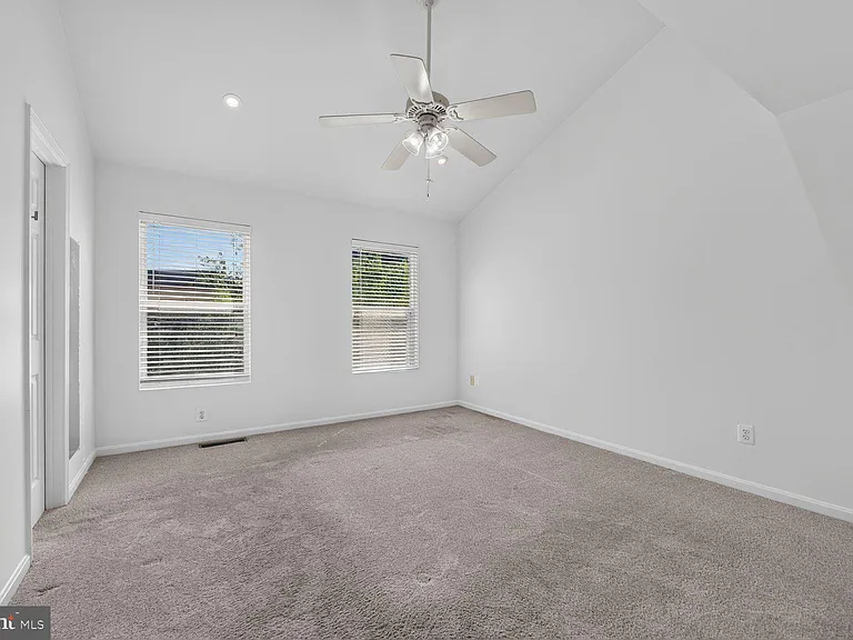 12054 Edgemere Cir — Photo 18