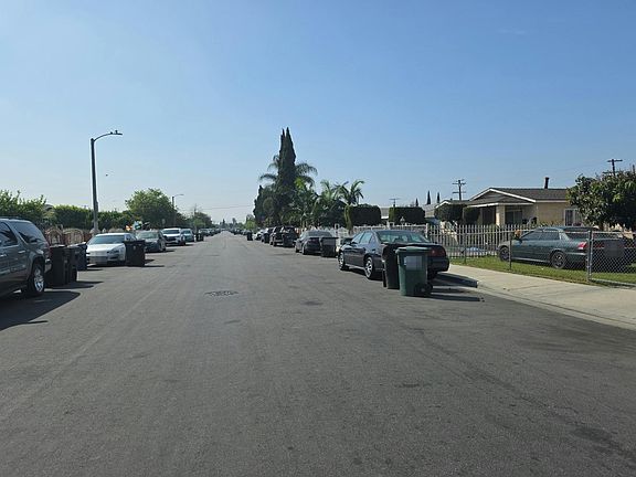 4th image of 7931 Holmes Ave