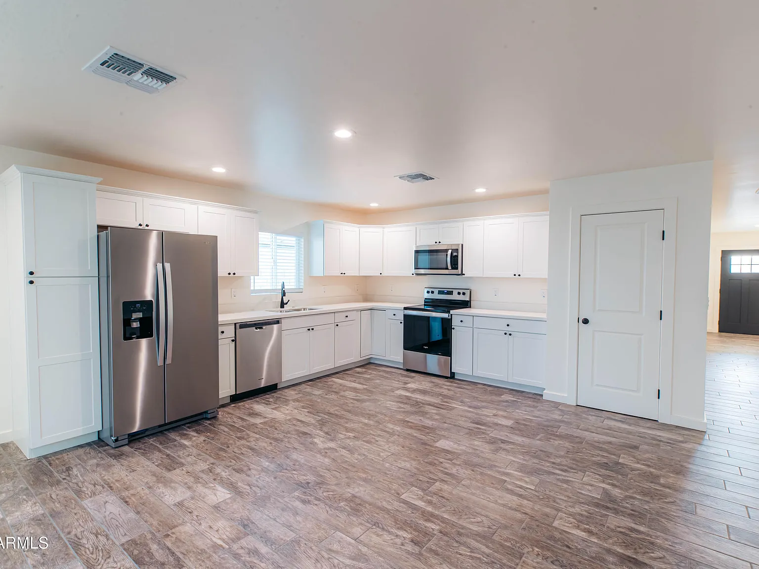 4 bed, 2.0 bath, 1854 sqft, $3,250 — Photo 4