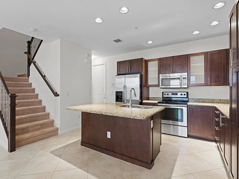 1439 NW 49th Ln — Photo 7