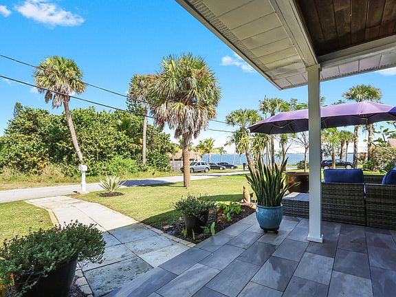 4th image of 105 Main Street