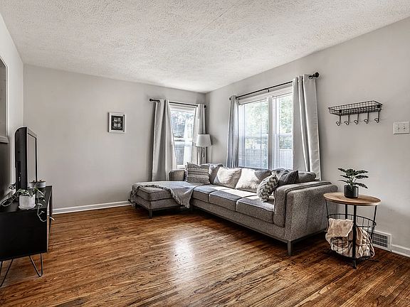 5th image of 1724 E 52nd St
