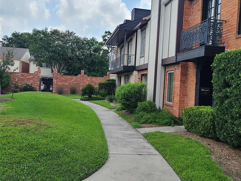 14389 Misty Meadow Ln — Photo 20