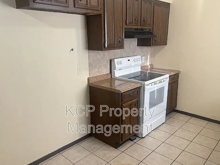 8516 S 35th Ter — Photo 7