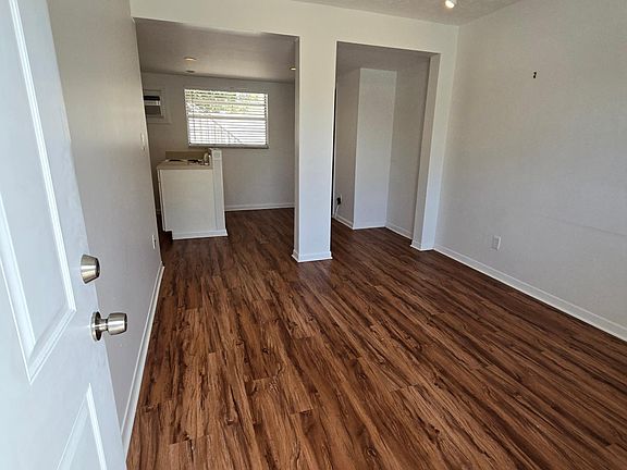 5th image of 601 Monterey Blvd NE APT 8