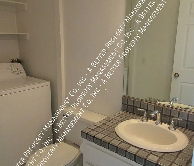 1077 Park Ave #4 — Photo 3