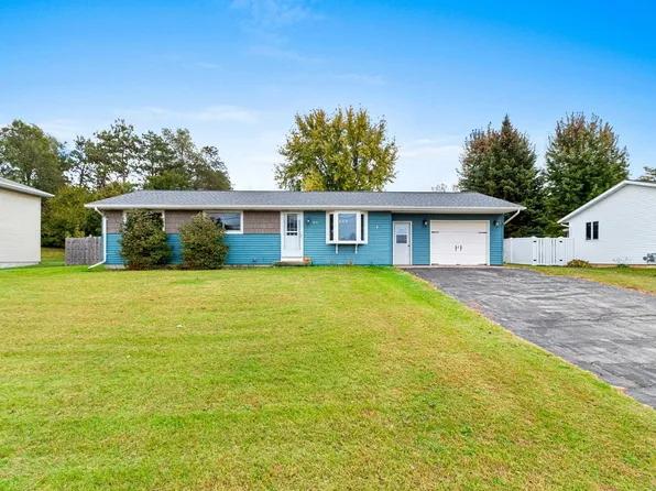 2044 Pershing Rd, New London, WI 54961