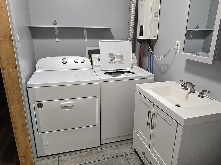 Batrhoom with washer and dryer
