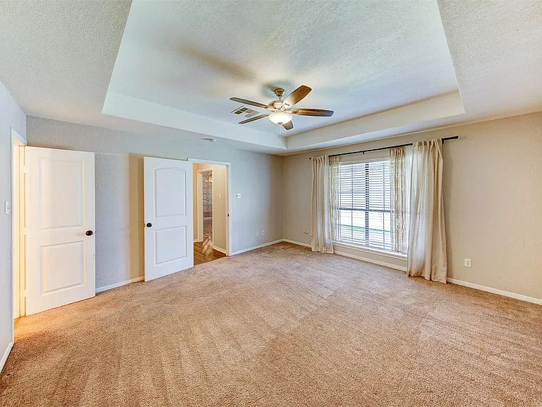 402 Live Oak Ln — Photo 18