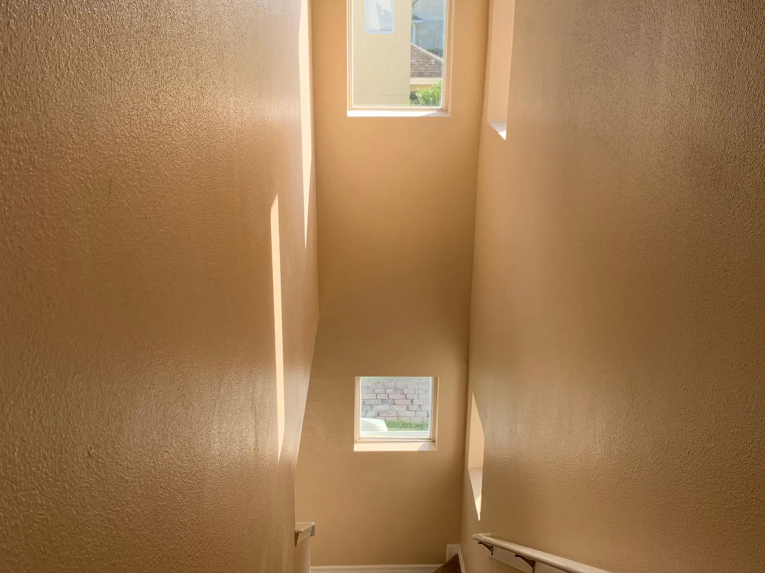 4 bed, 2.5 bath, 2122 sqft, $2,200 — Photo 3