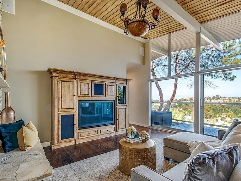 5102 Medina Rd — Photo 9