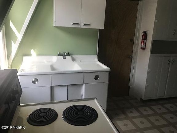 5th image of 609 E Stockbridge Ave APT 2