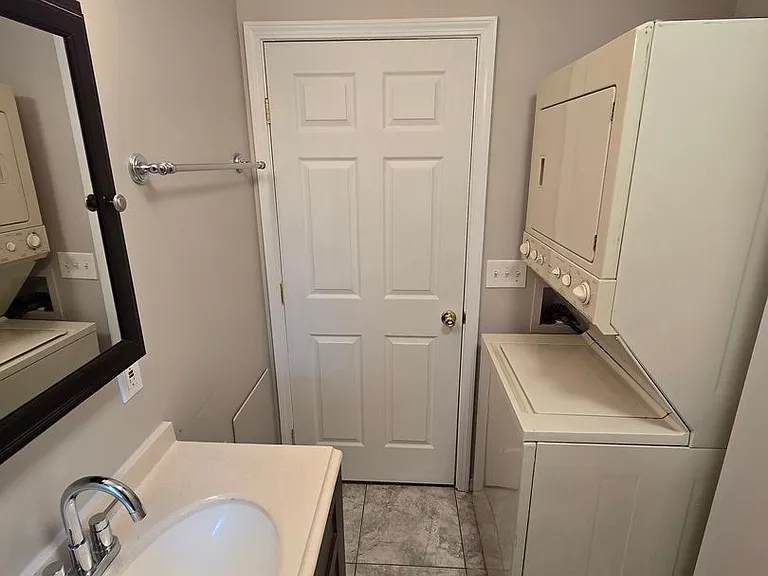 430 Greenfield Avenue — Photo 45