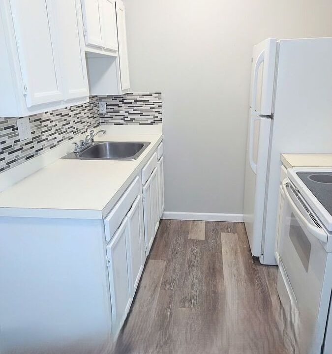 1st image of 958 W Moreno Ave