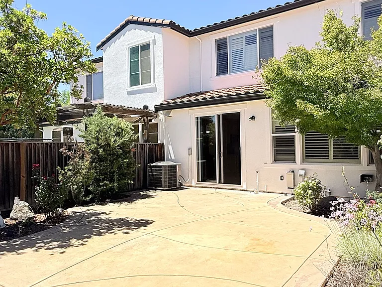 304 Karelian St — Photo 25